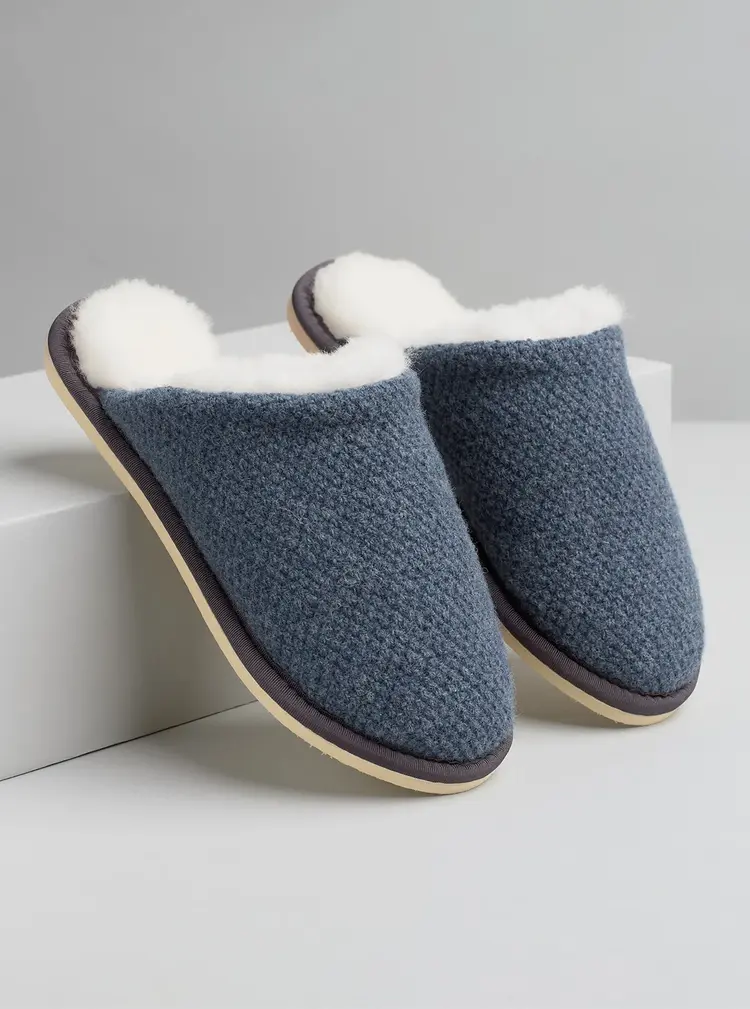 Mules en laine et peau
